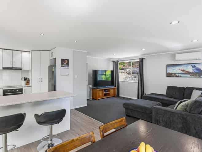 92 Leinster Avenue, Raumati South