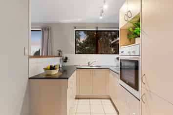 12 Halloran Place, Massey