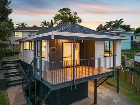 12 Halloran Place, Massey