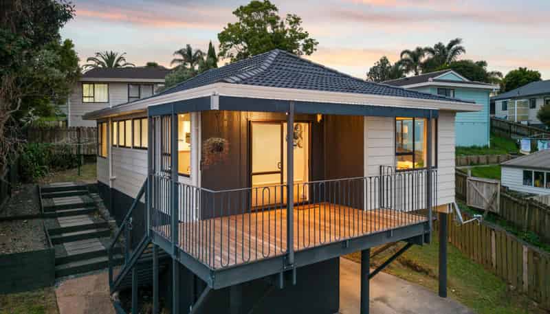 12 Halloran Place, Massey