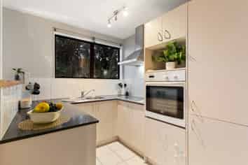 12 Halloran Place, Massey