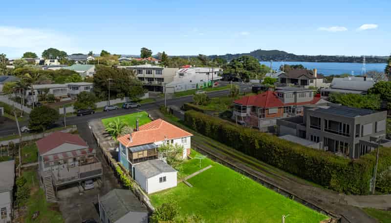 10 Queenstown Road, Hillsborough