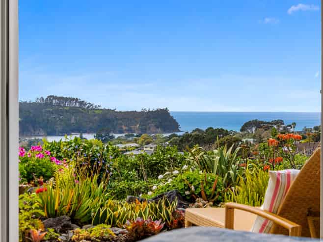 15 Seaview Crescent, Hatfields Beach