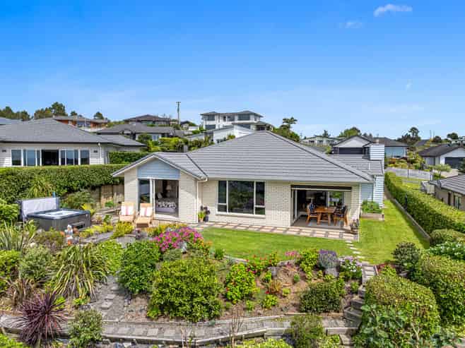 15 Seaview Crescent, Hatfields Beach