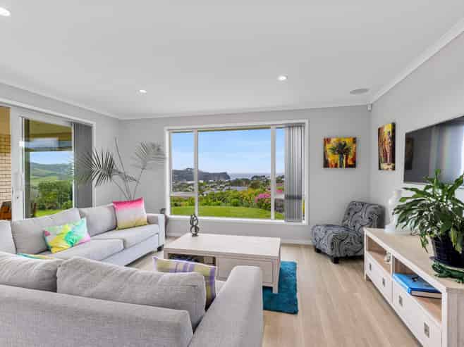 15 Seaview Crescent, Hatfields Beach