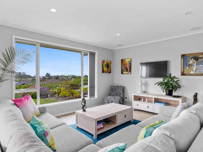 15 Seaview Crescent, Hatfields Beach