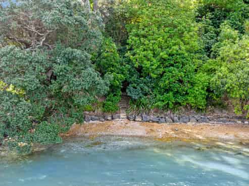 417 Leigh Road, Leigh