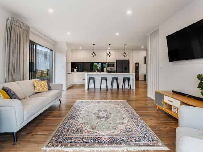124 Parkview Drive, Gulf Harbour