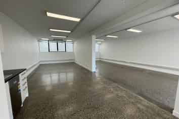Savills | Sleek Grafton Workspace - 100sqm