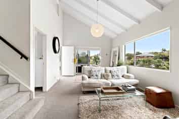 1/10 Pickwick Parade, Bucklands Beach