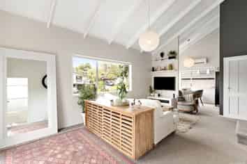 1/10 Pickwick Parade, Bucklands Beach