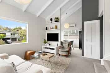 1/10 Pickwick Parade, Bucklands Beach
