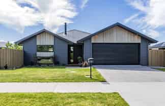 74 Parsonage Road, Woodend