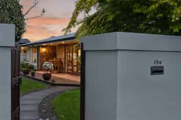 194 Racecourse Road, Sockburn