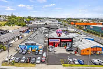 Wairau Valley Road front 453sqm retail for lease