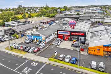 Wairau Valley Road front 453sqm retail for lease