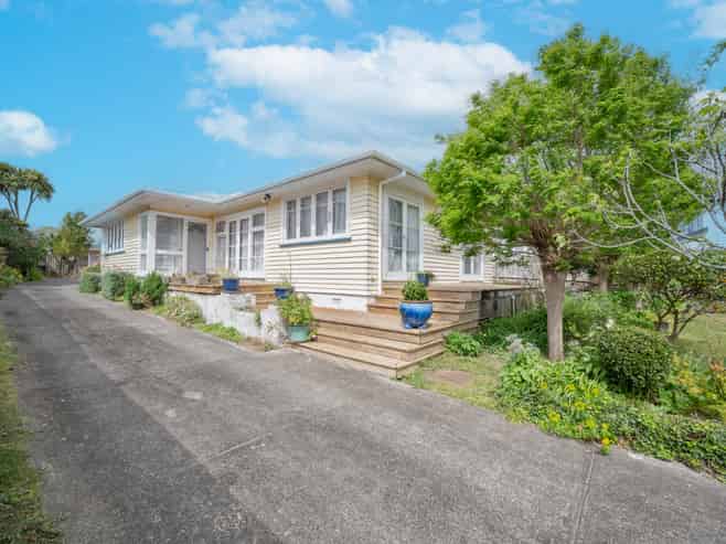 12 Churchill Avenue, Manurewa