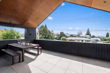 16 Sloane Avenue, Tihiotonga