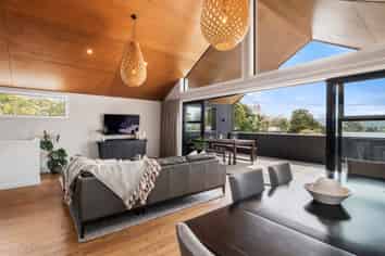 16 Sloane Avenue, Tihiotonga