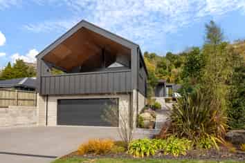 16 Sloane Avenue, Tihiotonga