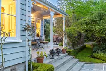 211 Summerhill Road, Cust