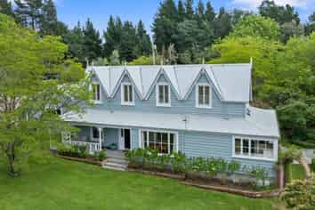 211 Summerhill Road, Cust