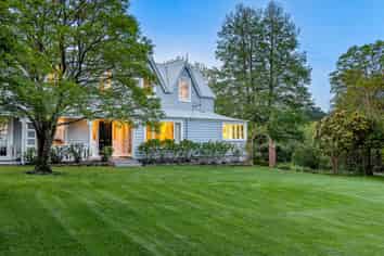 211 Summerhill Road, Cust