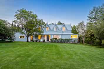 211 Summerhill Road, Cust