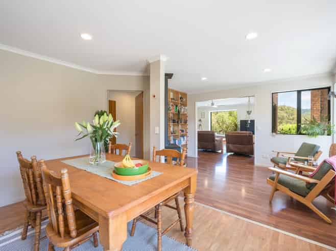 29 Macs Road, Hira