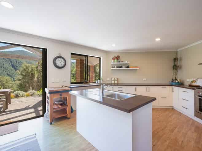 29 Macs Road, Hira