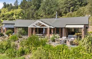 29 Macs Road, Hira