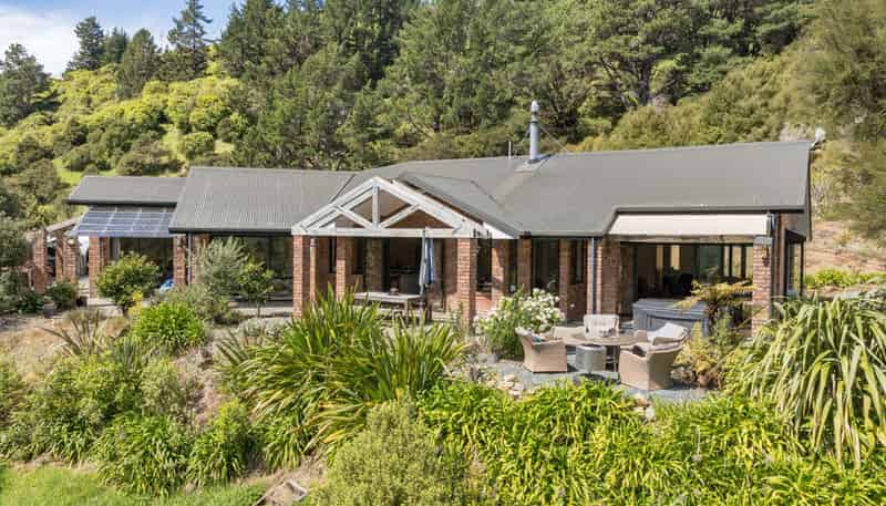 29 Macs Road, Hira