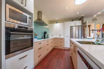 23 Chateau Close, Gleniti