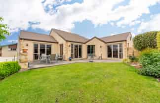 23 Chateau Close, Gleniti