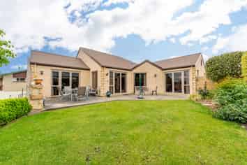 23 Chateau Close, Gleniti