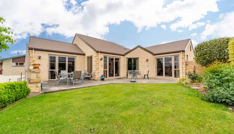 23 Chateau Close, Gleniti