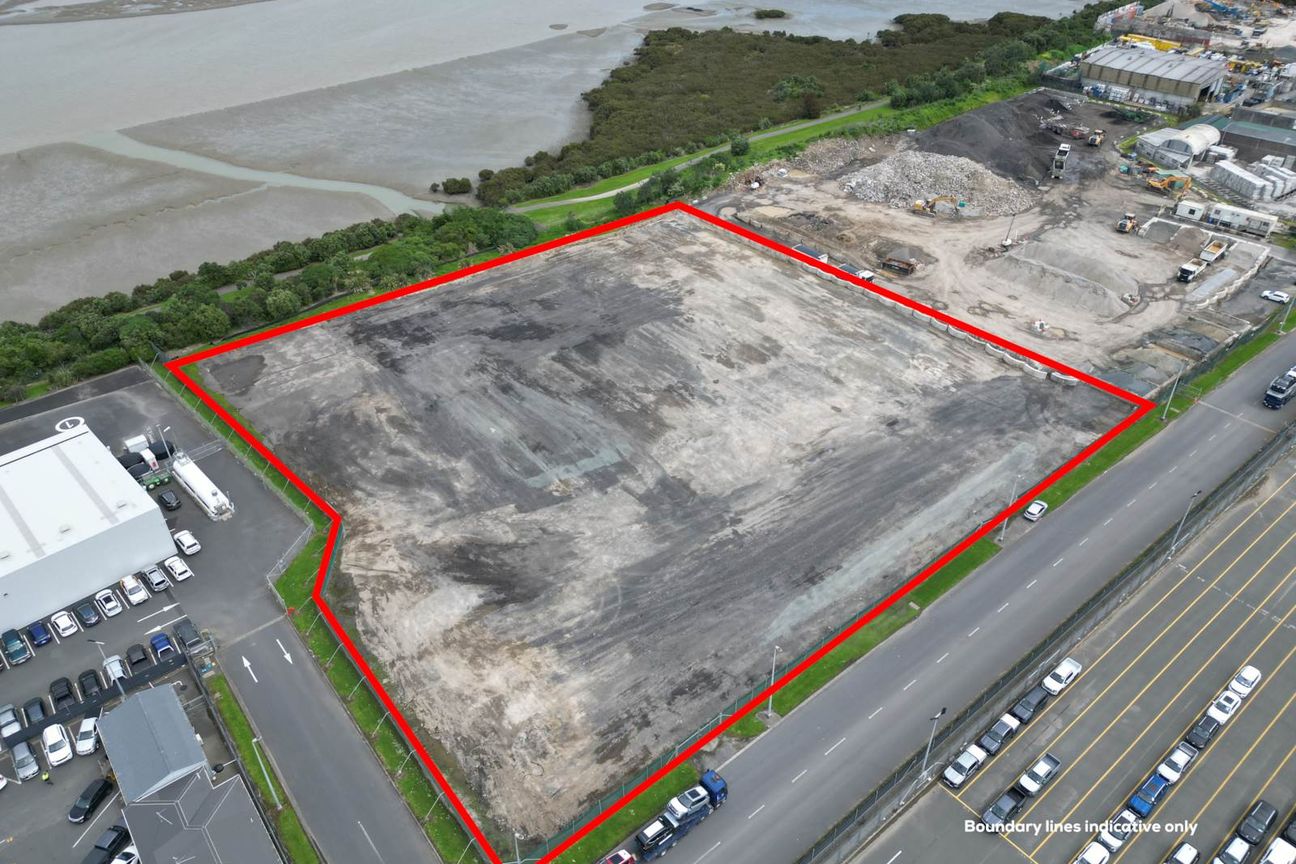 SUBSTANTIAL 4,500M² - 13,900M² METALLED YARD - Vaizdas 2