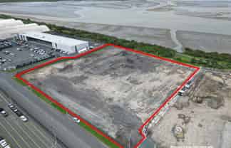 SUBSTANTIAL 4,500M² - 13,900M² METALLED YARD
