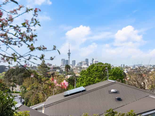 88 Lloyd Avenue, Mount Albert