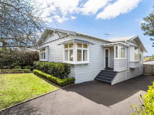 88 Lloyd Avenue, Mount Albert