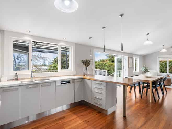 88 Lloyd Avenue, Mount Albert