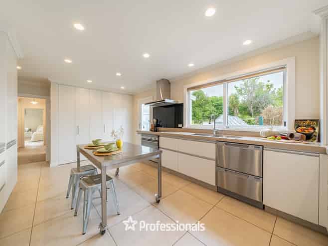 8 Willoughby Street, Woburn