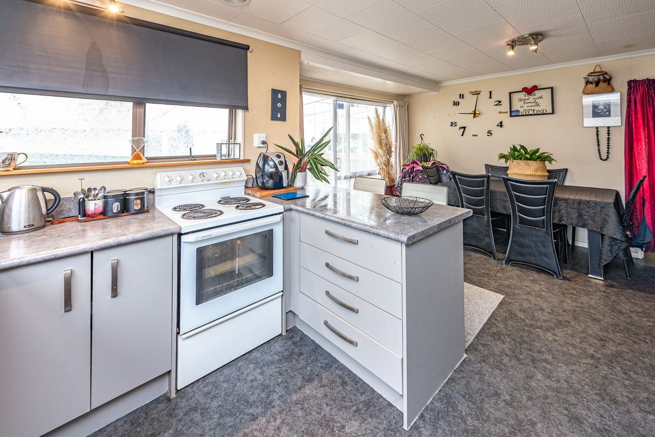 Invest or nest in Castlecliff – pohled 6