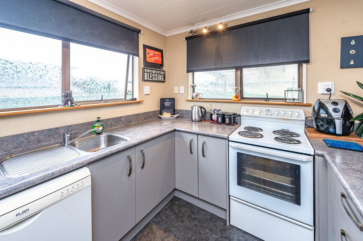 Invest or nest in Castlecliff - Vista 5