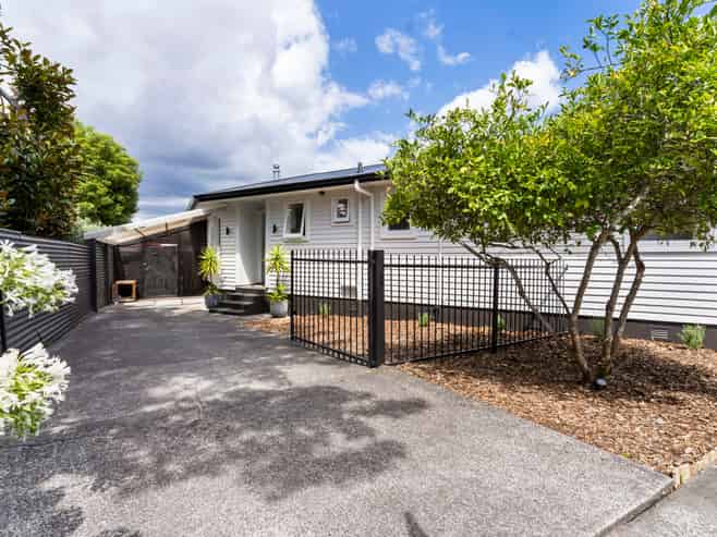 11 Wharf Road, Te Atatu Peninsula