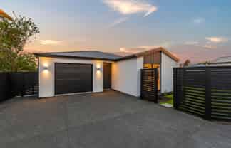 2/10 Farquhars Road, Redwood