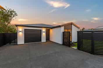 2/10 Farquhars Road, Redwood
