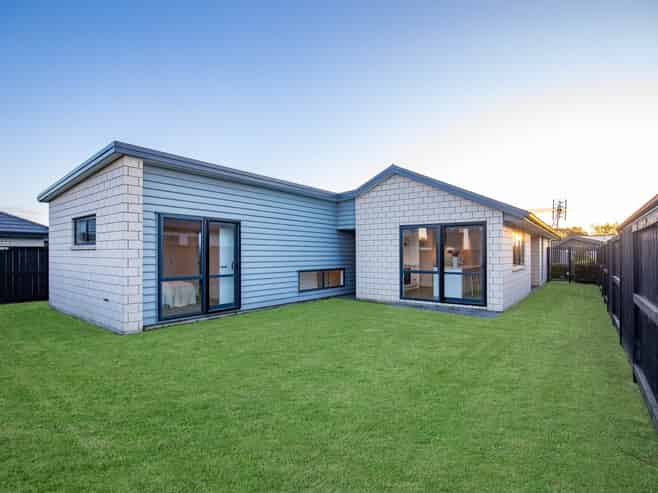 8 Probert Crescent, Chartwell