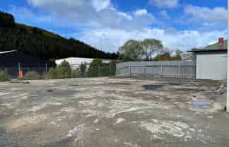 Fenced Industrial Yard 461m2
