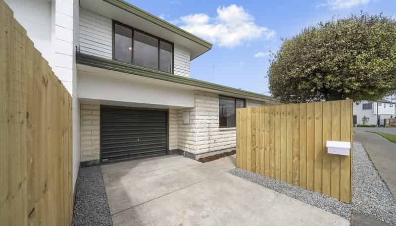 2B Barclay Place, Burwood